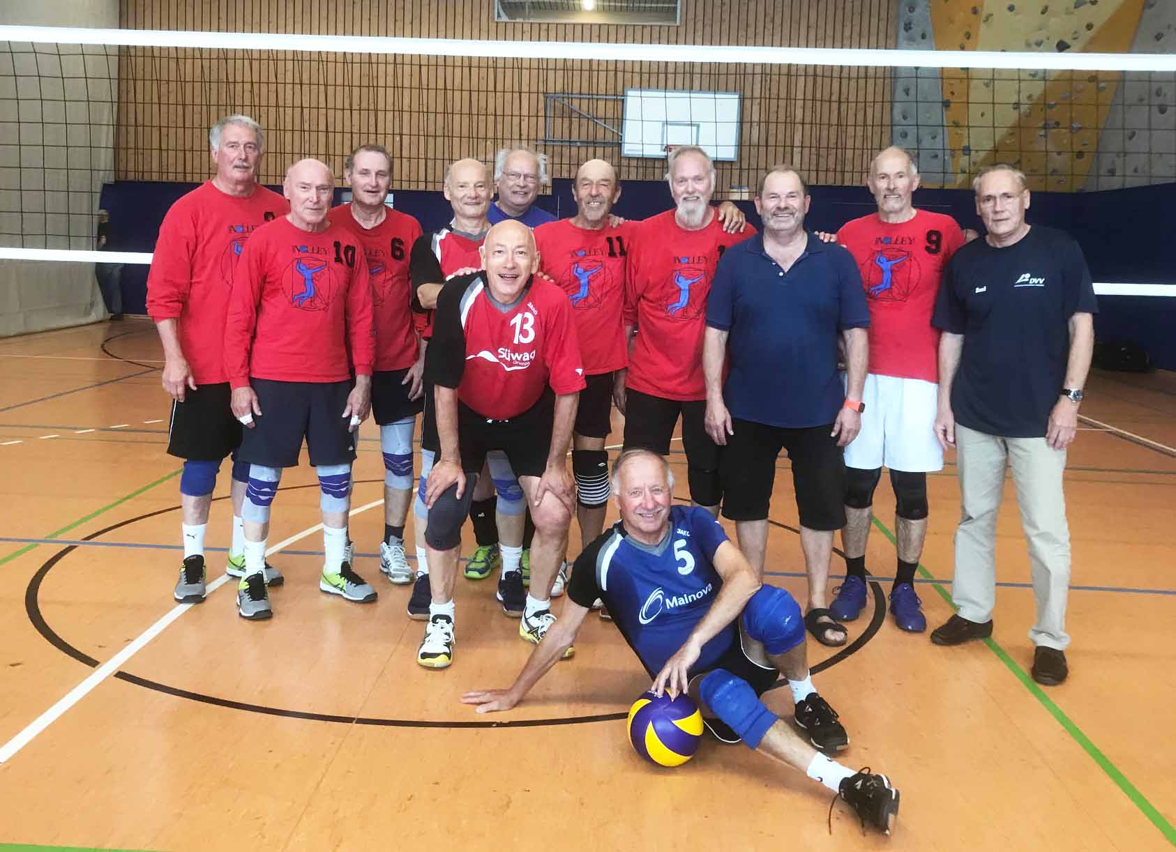 Teilnehmer von links nach rechts: Thomas Joppen, Hans-Jürgen Mayer, Uli Klein, Klaus Beer, Heinrich Schomberg-Graf, Werner Naumann, Stephan Weckmann, Horst Schimanski (Libero), Klaus-Peter Raschke, Walter Klein, Dieter Bayer, Axel Dengler (Coaach)